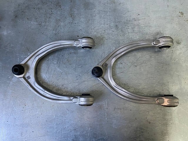 Braço oscilante superior direito de suspensão dianteira 50539880 Fiat/Alfa/Lancia