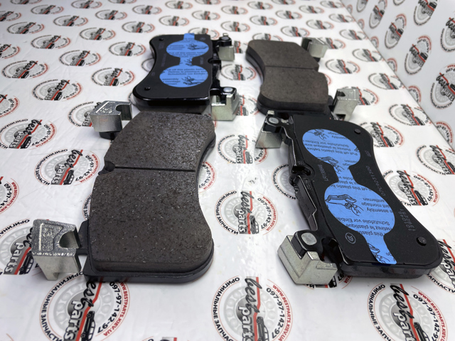 Sapatas do freio dianteiras de disco LR138646 Land Rover
