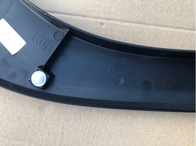 750870D010 Toyota Expansor direito (placa sobreposta) de arco do pára-lama traseiro