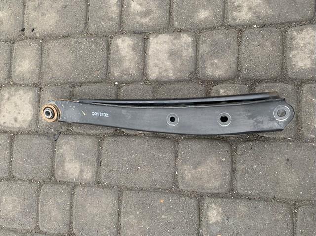 Braço oscilante inferior esquerdo de suspensão traseira/direita 20250XC02A Subaru