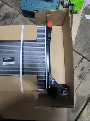 60N1082 Polcar Radiador de esfriamento de motor