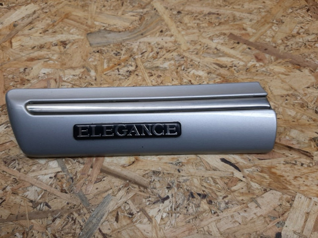 Moldura do pára-lama dianteiro esquerdo Mercedes A2106900182 preço, a partir de 65,30 USD