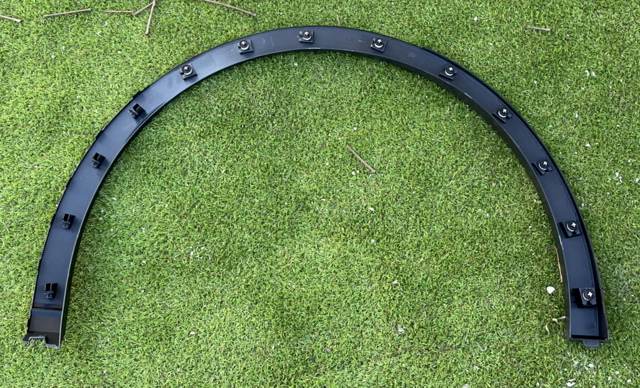 Expansor esquerdo (placa sobreposta) de arco do pára-lama traseiro VAG 11A8538179B9 preço, a partir de 110,65 USD