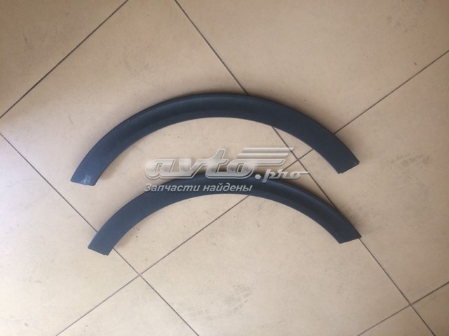 Expansor (placa sobreposta) de arco do pára-lama dianteiro direito 87714F1000 Hyundai/Kia