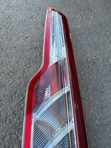Compre BK2113404AJ Ford Lanterna traseira direita