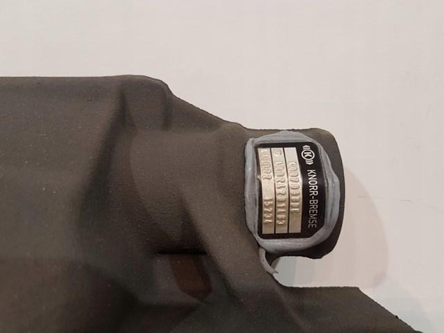 Suporte do freio dianteiro direito A0024201483 Mercedes