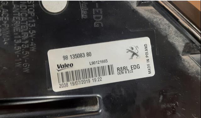Compre 9813508380 Peugeot/Citroen Lanterna traseira direita externa