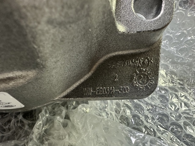 Coxim (suporte) esquerdo de motor T4A13900 Jaguar