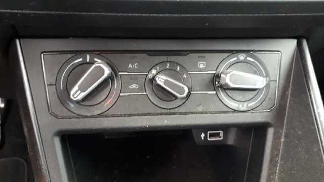 2G1820045F VAG Unidade de controlo dos modos de aquecimento/condicionamento