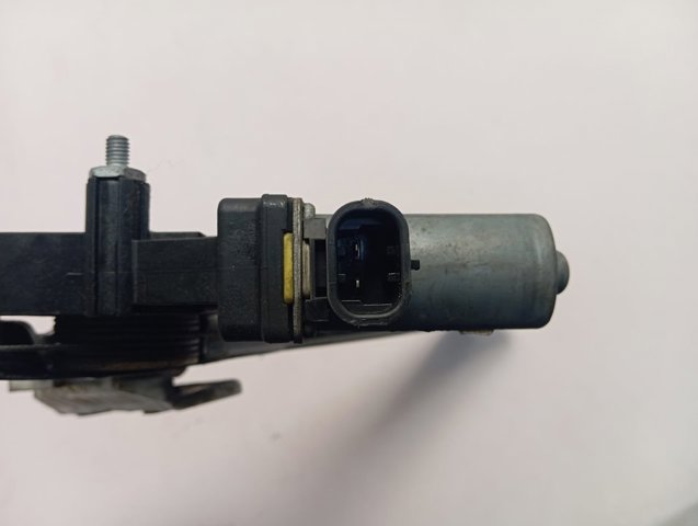 Mecanismo de acionamento de vidro da porta dianteira esquerda Iveco 5801901053
