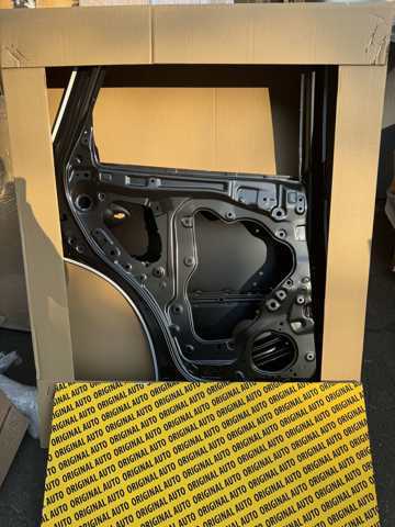 Porta traseira esquerda K1Y07302XE Mazda