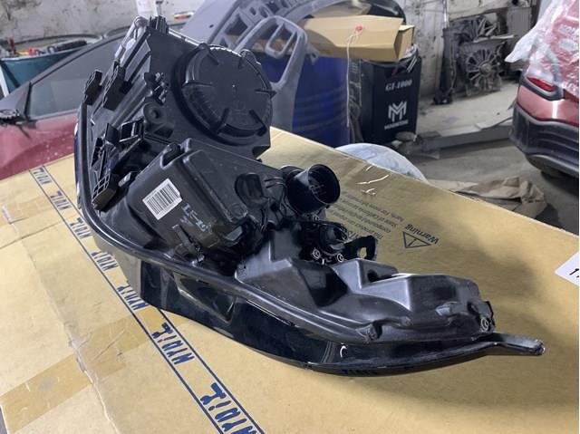 Luz direita Land Rover GJ3213W029 preço, a partir de 664,16 USD