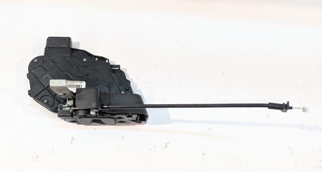 6M2AR21813CC Ford Fecho da porta dianteira esquerda
