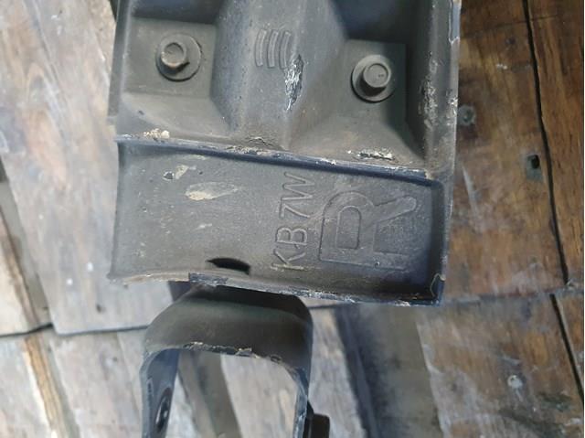 Braço oscilante transversal direito de suspensão traseira Mazda KB7W28500