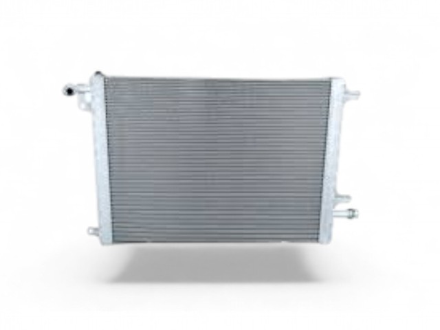 LR133030 Land Rover Radiador de esfriamento de motor adicional