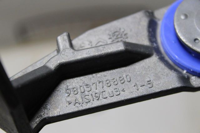 Consola do radiador superior Peugeot/Citroen 9803778880 preço, a partir de 31,25 USD