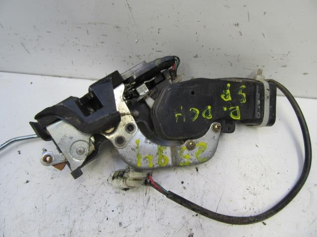Compre 8230165D11000 Suzuki Fecho da porta traseira direita