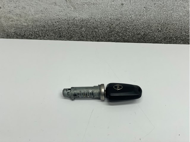 Trinco de fecho de ignição 93181728 General Motors