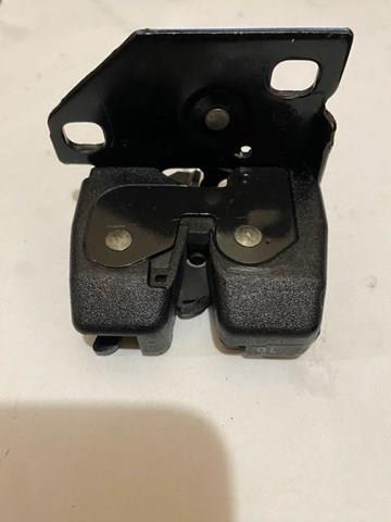 51908208 Fiat/Alfa/Lancia Fecho inferior da porta traseira direita batente