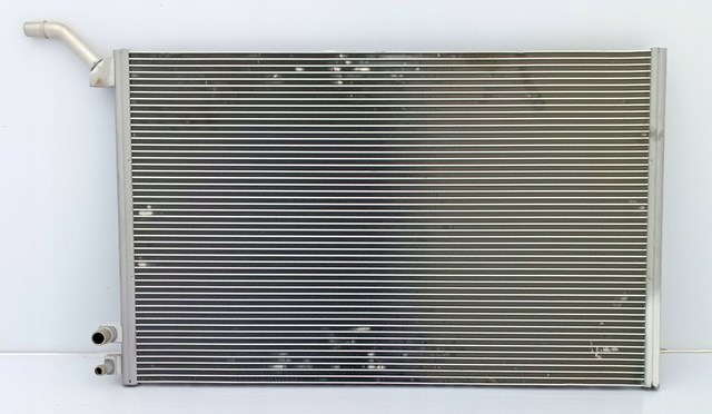 Radiador de esfriamento de motor adicional T2H2530 Jaguar