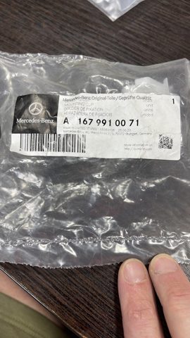 A1679910071 Mercedes Suporte de acesso (fixação)