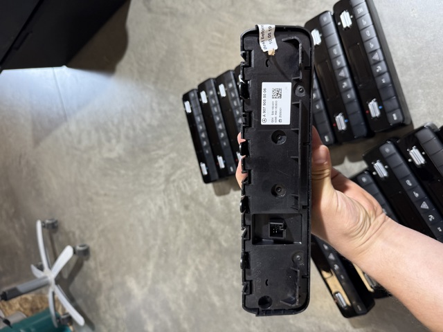 Botão de ativação do sinal de emergência Mercedes Sprinter III 3,5-t 907, 910