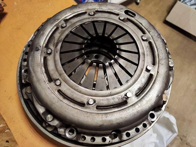 AV617563CB Ford Cesta de embraiagem