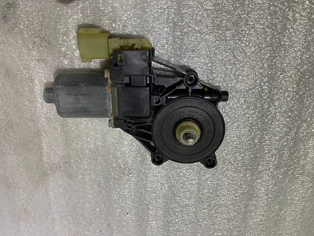 Compre 130822782 Maserati Motor de acionamento de vidro da porta dianteira