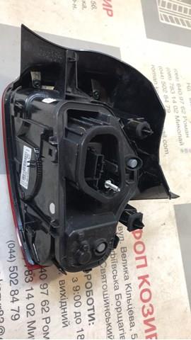 Lanterna traseira esquerda 9800916180 Peugeot/Citroen