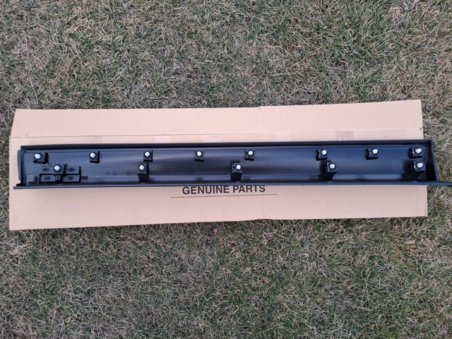 KB7W51RA0E Mazda Moldura da porta dianteira direita