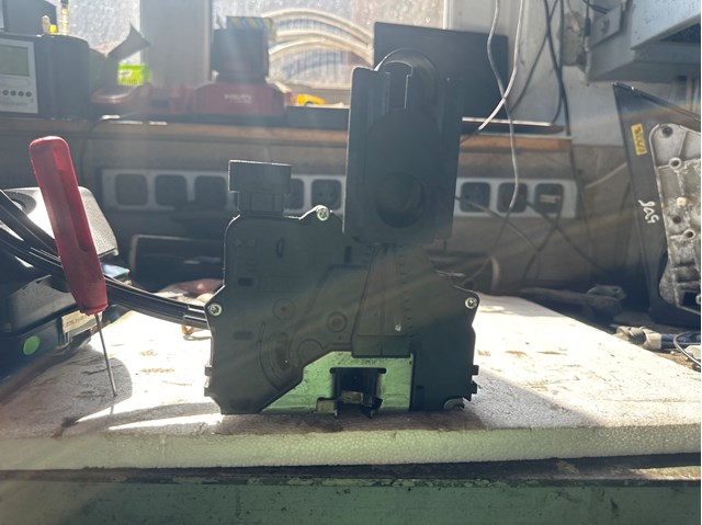 Compre 1356367080 Fiat/Alfa/Lancia Fecho da porta traseira esquerda batente