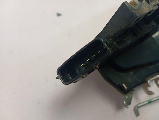 Fecho da porta dianteira esquerda Nissan/Infiniti 805016FP0A
