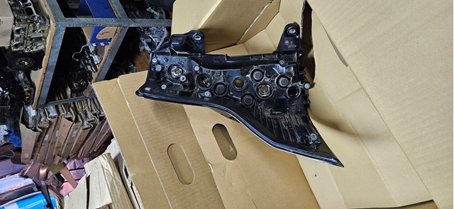 Compre 81551WQ010 Toyota Lanterna traseira direita
