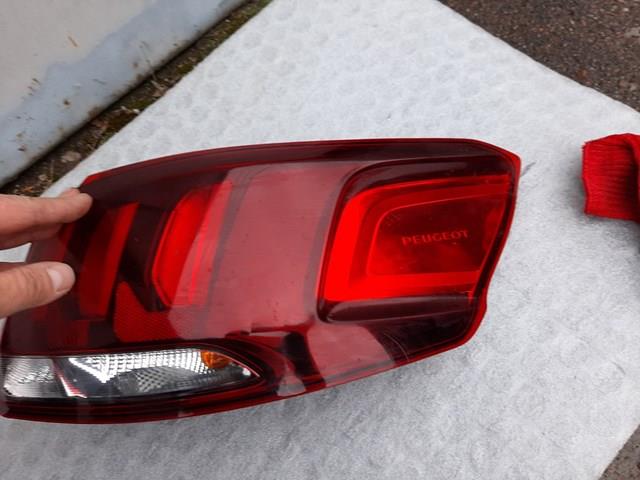 Lanterna traseira direita 9817299580 Peugeot/Citroen