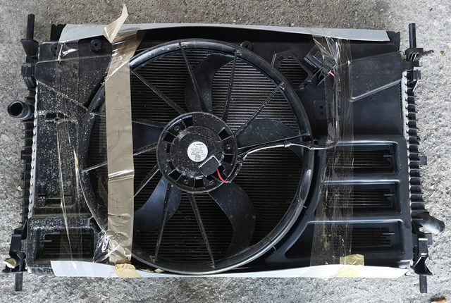 Radiador de esfriamento de motor Ford GK218005BB preço, a partir de 155,41 USD