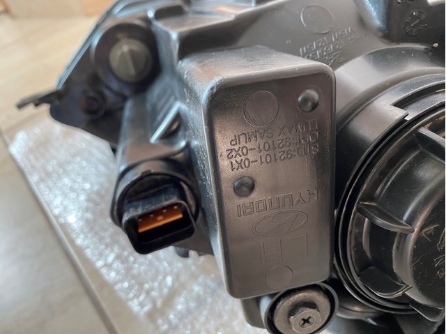 Luz esquerda 921010X220 Hyundai/Kia