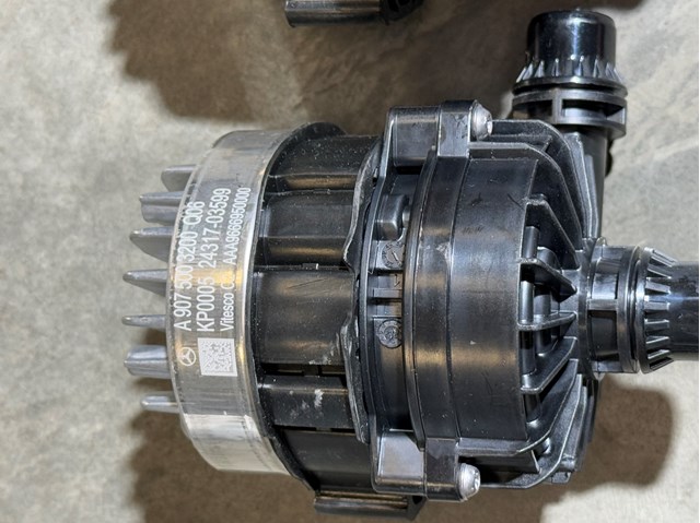 Bomba de água (bomba) de esfriamento, adicional elétrica Mercedes A9075003200