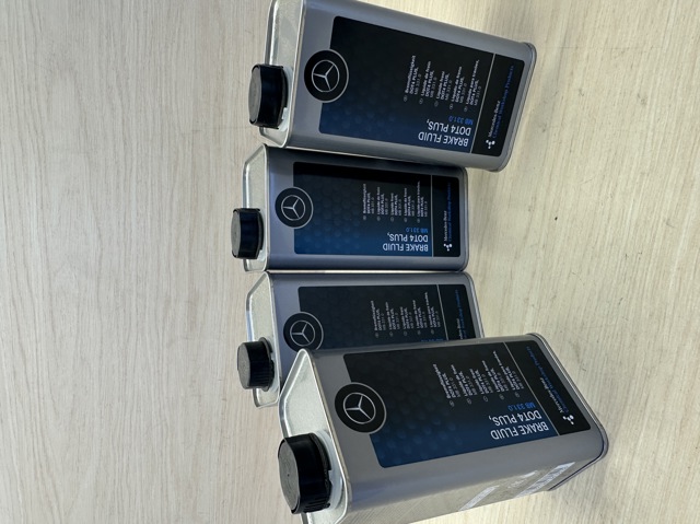 Compre A000989560509 Mercedes Fluido de freio