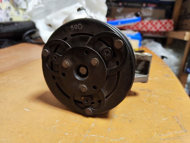 Compressor de aparelho de ar condicionado D09W61450 Mazda