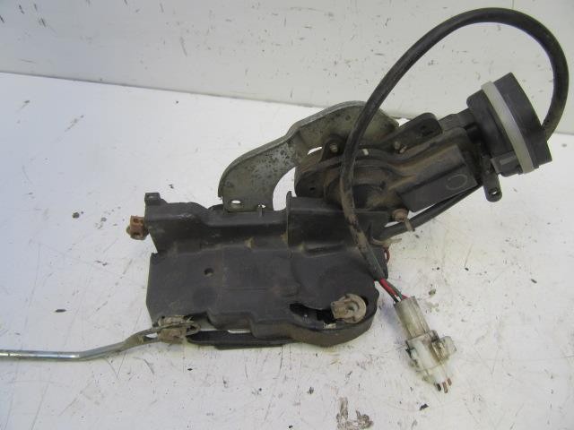 Fecho da porta traseira direita Suzuki 8230165D11000 preço, a partir de 56,18 USD