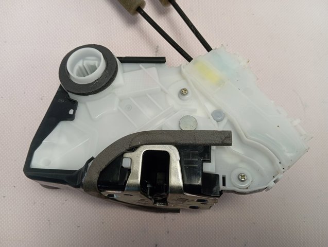 69040K0041 Toyota Fecho da porta dianteira esquerda
