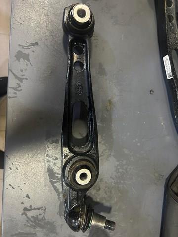 Braço oscilante inferior direito de suspensão dianteira Land Rover LR084095 preço, a partir de 165,15 USD