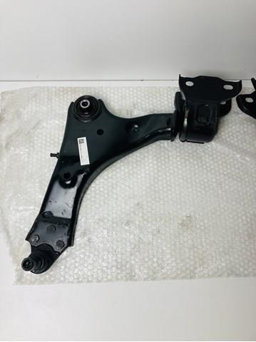 Braço oscilante inferior direito de suspensão dianteira LR086107 Land Rover
