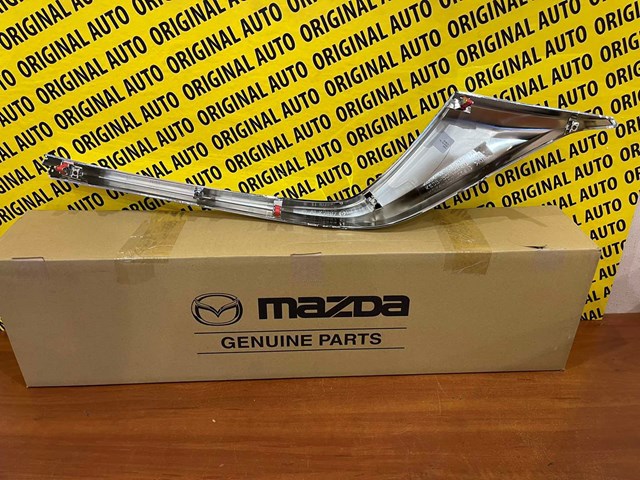 KSD4507J0 Mazda Moldura de grelha do radiador direito