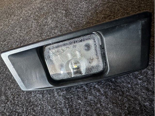 Compre B0J85126Y Mazda Lanterna da luz de fundo de matrícula traseira