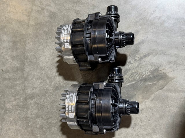 Bomba de água (bomba) de esfriamento, adicional elétrica Mercedes A9075003200 preço, a partir de 520,16 USD