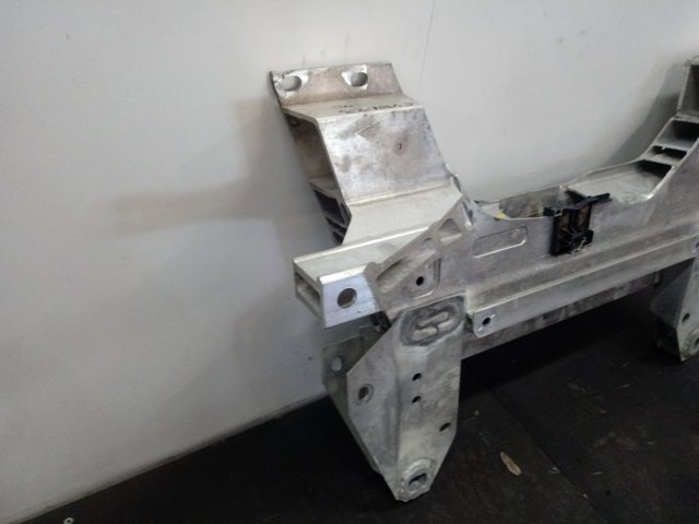 Compre Viga de suspensão dianteira (plataforma veicular) Peugeot 2008 2