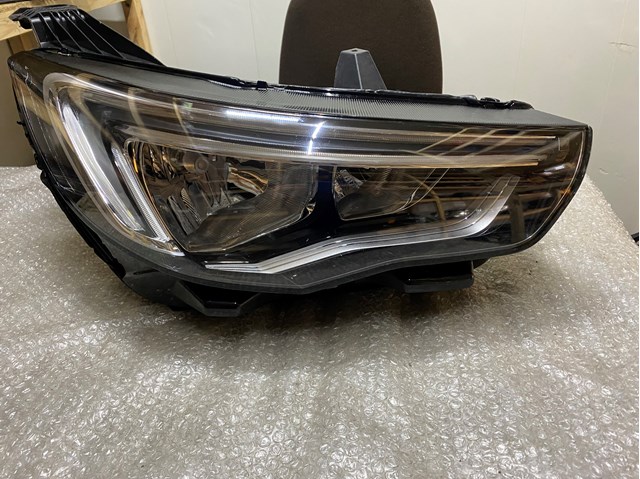 YP00015580 General Motors Luz direita
