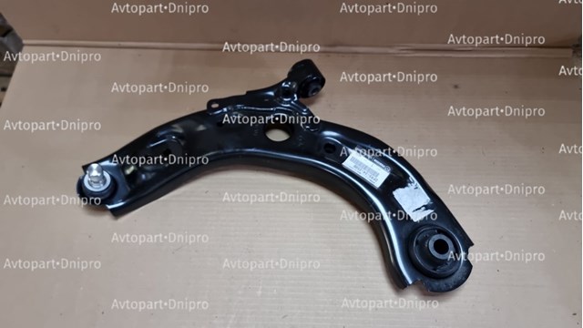 Braço oscilante inferior esquerdo de suspensão dianteira DFR534350B Mazda