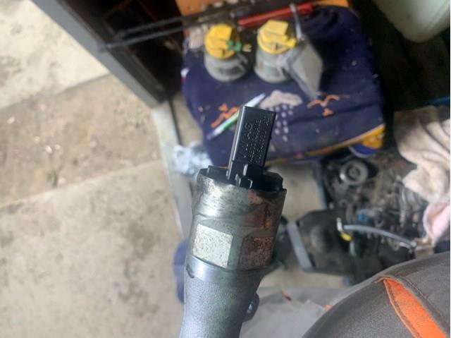 Regulador de pressão de combustível na régua de injectores Continental/Siemens 5WS40730